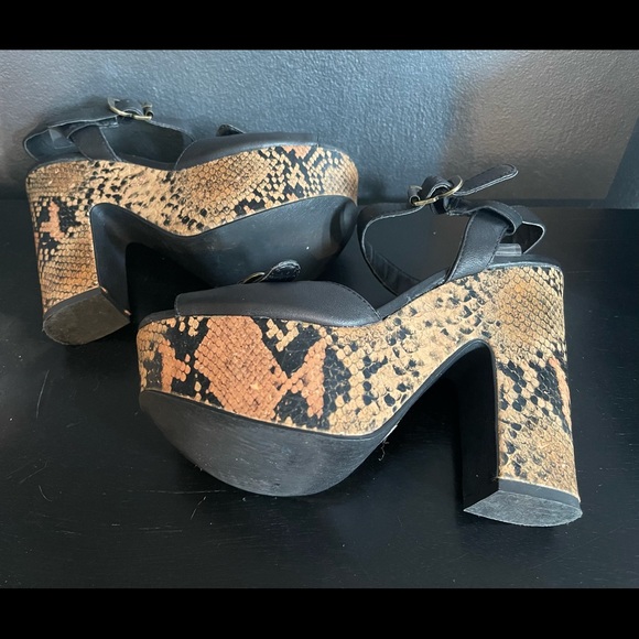 Black Leather & Snakeskin Sandals by LEVITY! CHIC! - Picture 6 of 12